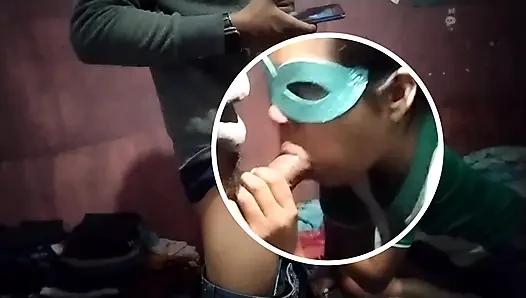Pelacur imut nyepong kontolku
