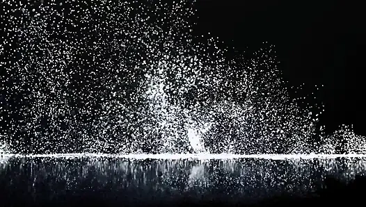 Enza genç erkeklere cinsel zevk verme zanaatında talimat veriyor