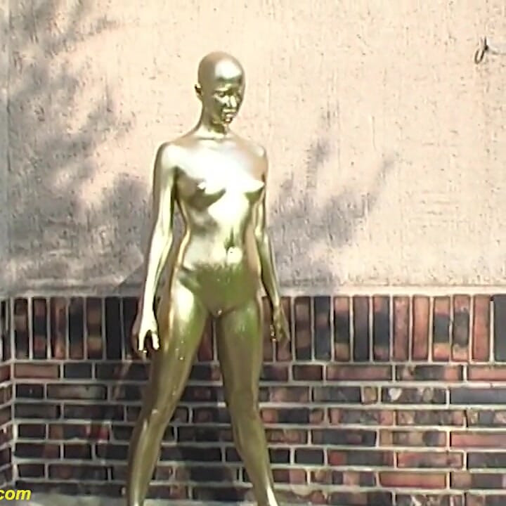 Real flexible contortionist gets golden painted