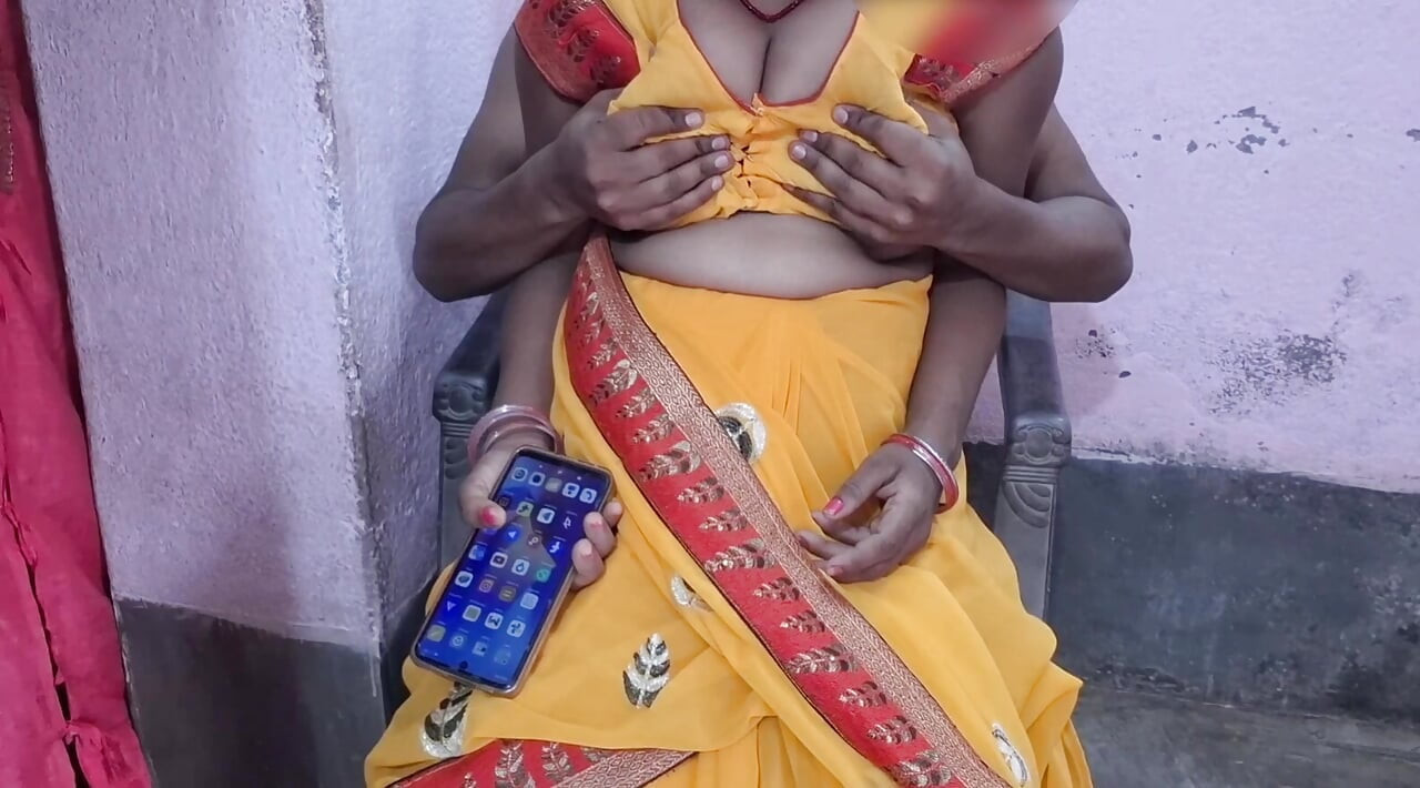 インド・デシの女の子が寝室でセックスするカップル