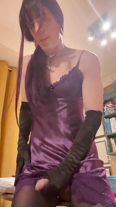 Jess Silk डिल्डो की सवारी करती है