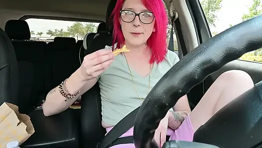 Kencan makan siang sama Ellie