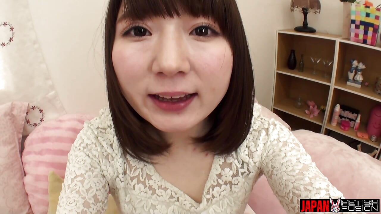 Mio Shinozaki pov: intiem flirten en ondeugende fluisteringen in haar kamer