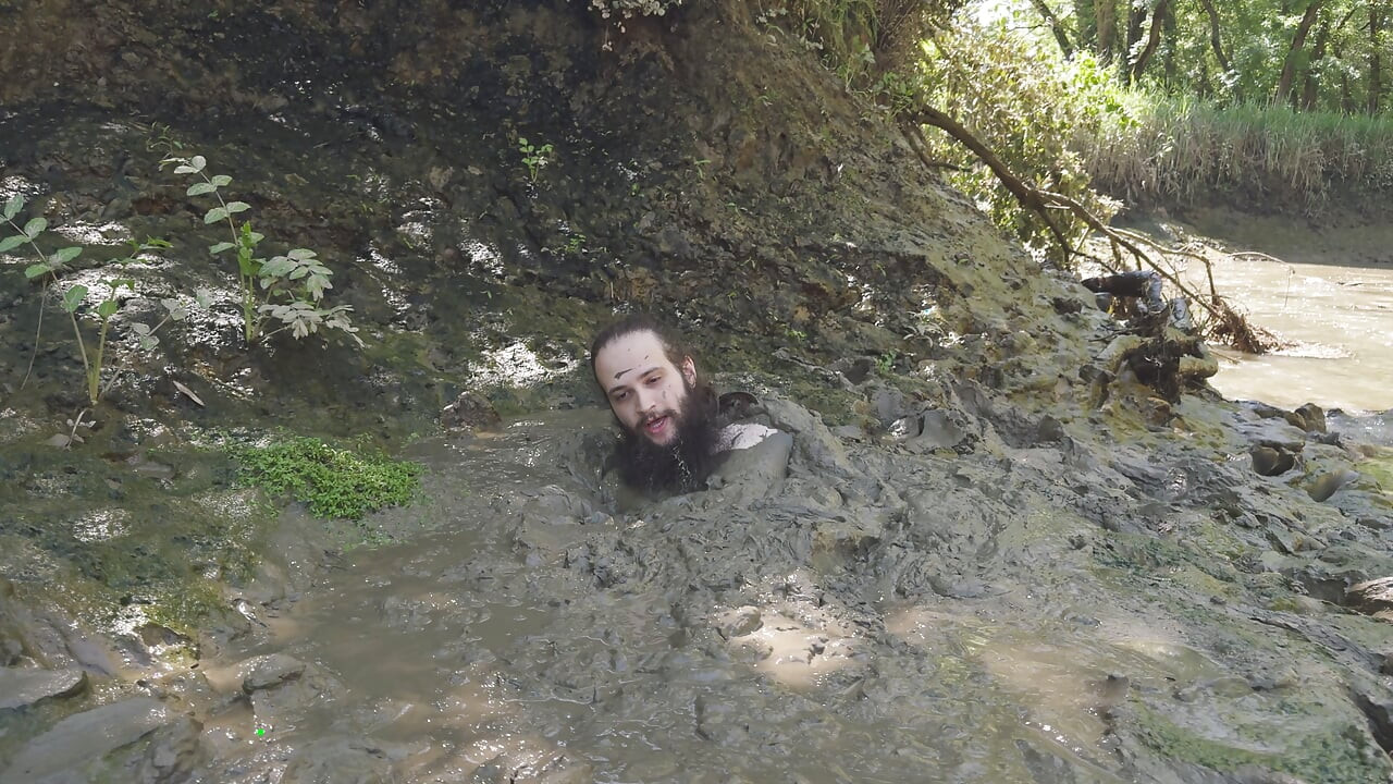 Odd Stuck... Living Mud ?