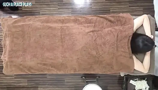 Elegante Bürodame kommt früh zurück, ein schöner wiederkehrender Besuch, der die Geister und Wünsche hebt. -Teil