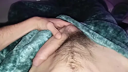 Biz kanepede battaniyeyle film izlerken bu yarağı emmek ister misin?
