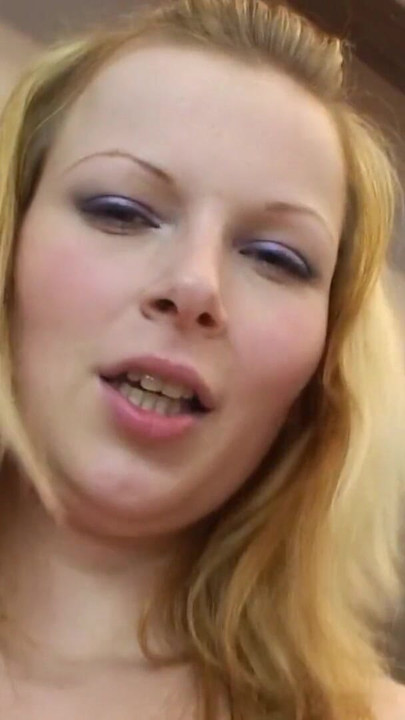 Captivating moment from "Estudante Universitaria faz casting para Filme Porno Amador sexo hardcore"
