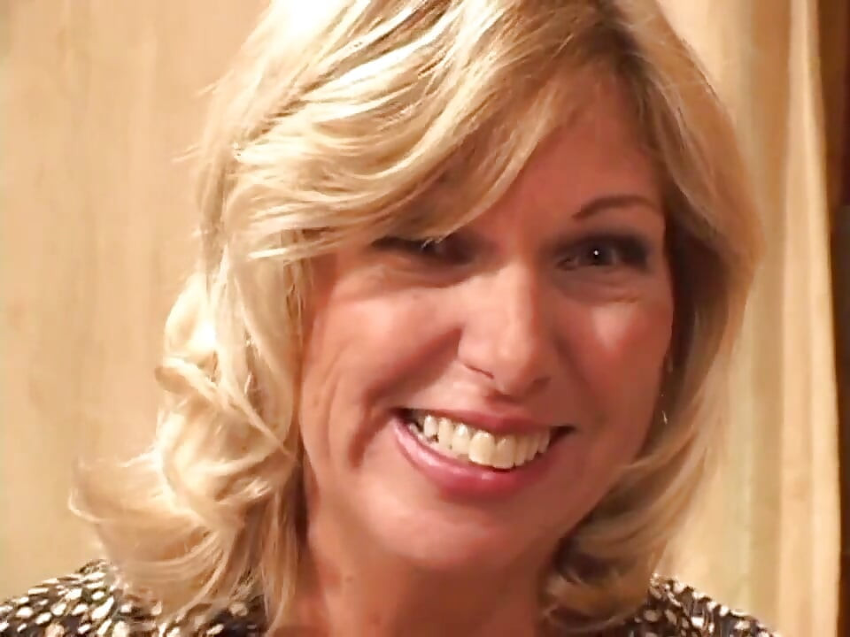 Blond milf älskar den stora kuk i fitta i munnen