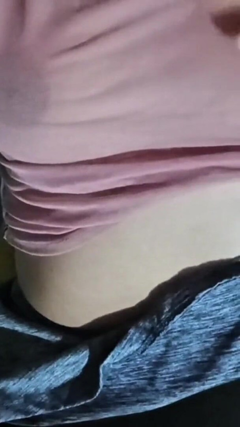 Je houdt van mijn grote stiefvader tieten en mijn grote vagina is voor jou om me je pik te geven | Clip 1