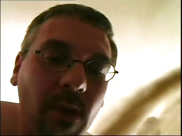 สาวสองผมบลอนด์โดนอมควยดีๆ ก่อนโดนควยใหญ่เข้าไปในรูตูด