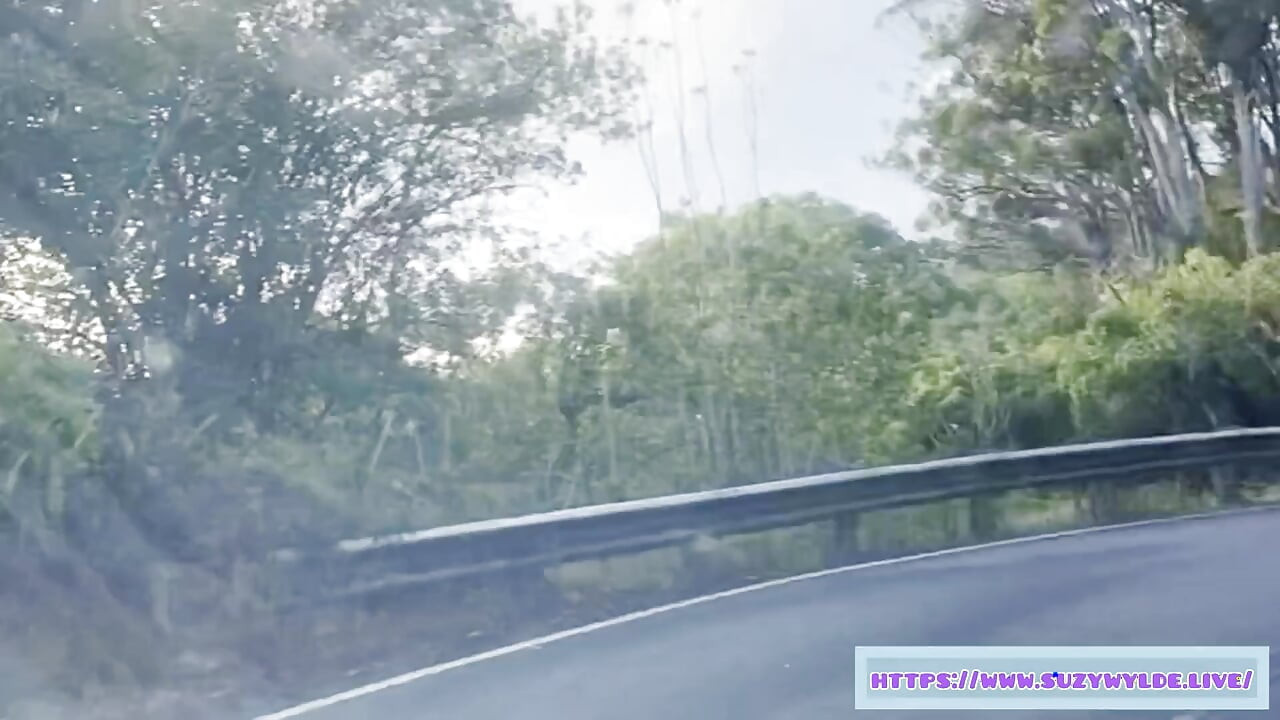 Sfw road trip a Hana para Suzy Wylde en Waimoku Falls, Maui