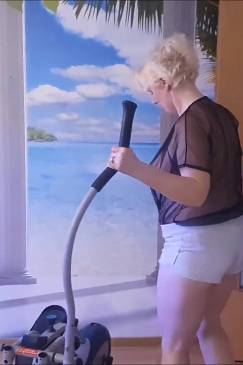 A Bottle Fucked While Exercising