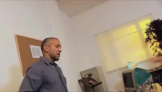 Guru pengganti mendisiplinkan gadis kampus yang nakal