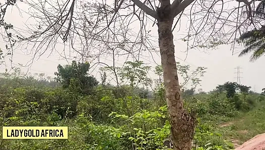 Die Schöne Verlorene Prinzessin in Einem Neuen Gebiet, Aber Finde Beide Hilfe