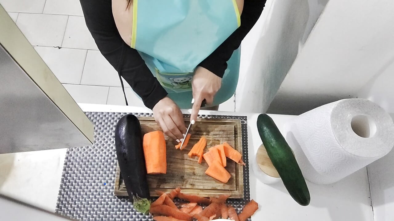 I shove a huge cucumber up my hungry asshole - Fetish