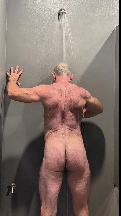 Hairy Muscle Daddy takes shower