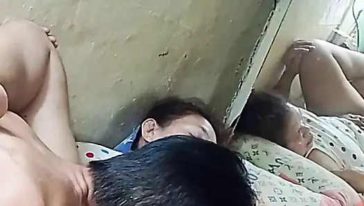 Pemakan memek .enak bangert jilat memek lagi