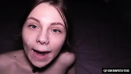 Cumdumpsterteens - kampüs üniversite öğrencisinin sıkı amcığı asılı öğrenci tarafından sınıra kadar genişletiliyor