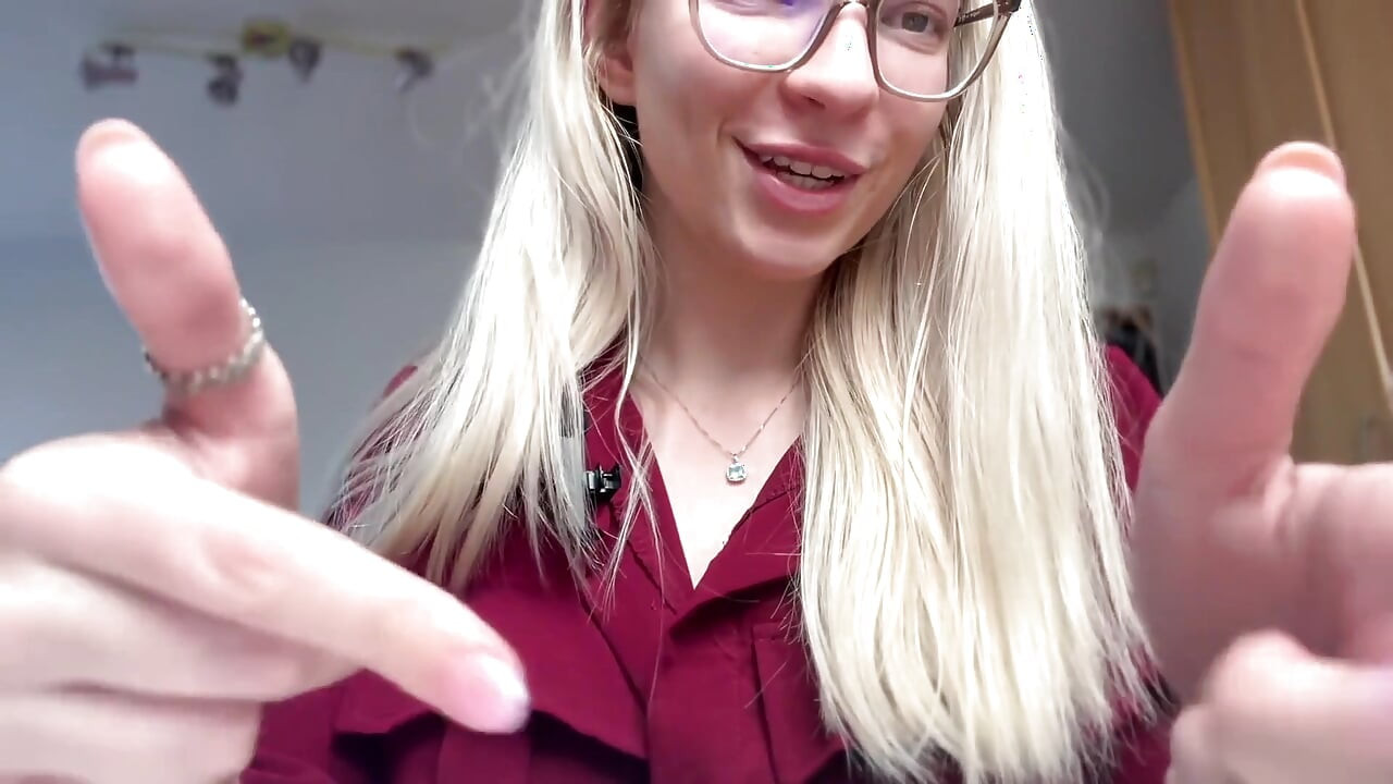 Το κακό κορίτσι σε τιμωρεί με γαργαλήματα Asmr