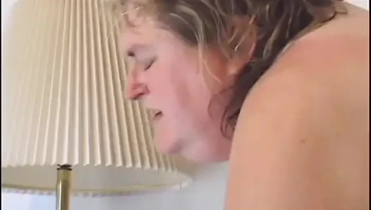 Çok çirkin xxx cankurtaran orta yaşlı seksi kadın yatak odasında sikişiyor