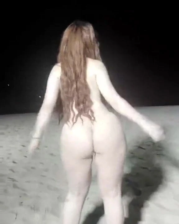 Nena paquistaní sacude su