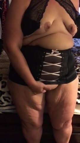 BBW Masturbates