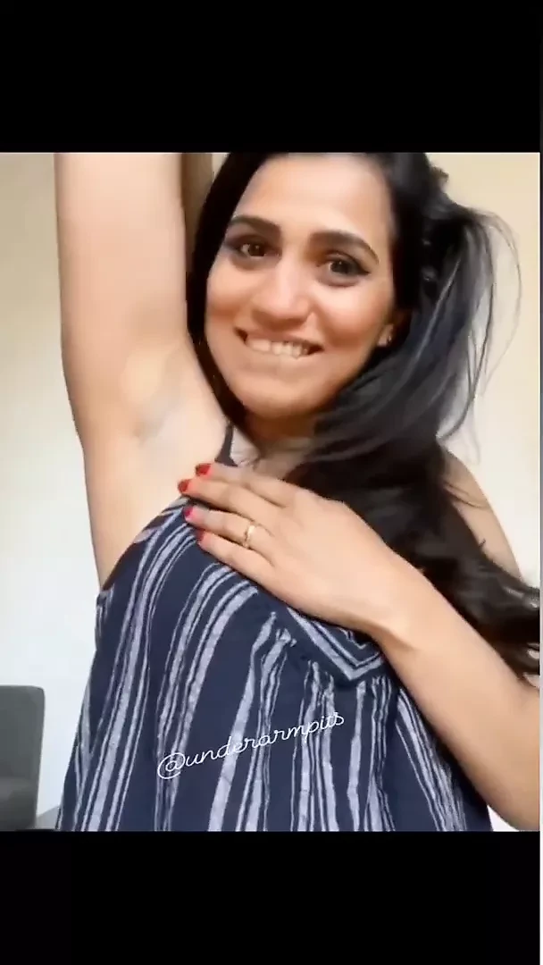 Seducing with her own armpits