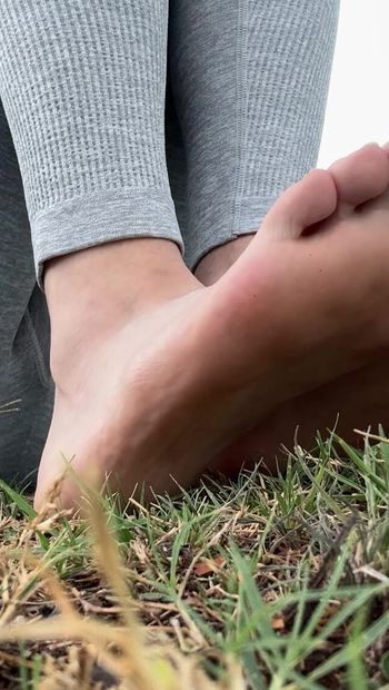 If someone can rub and suck my feet please