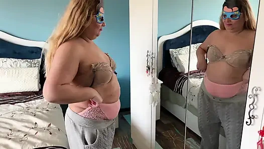 Zara Charm - yumuşak ışıkta yatak odası striptiz