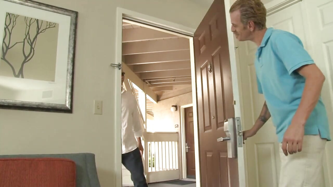 Блондинку фетиш дівчину відтрахали двоє хлопців