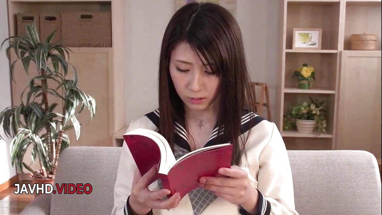 Naughty Mitsuki Akai Gives Sloppy Asian Blowjob