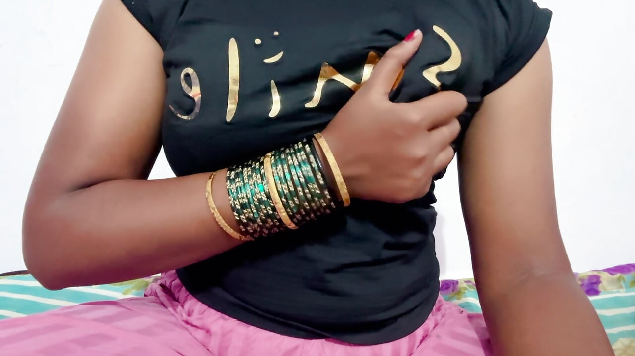 Hot tamil aunty on camera live video call sex