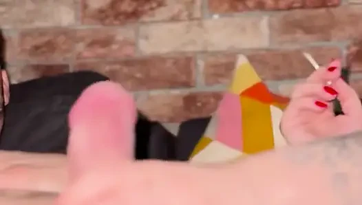 Ein paar hat zuerst gespielt und dann gefickt