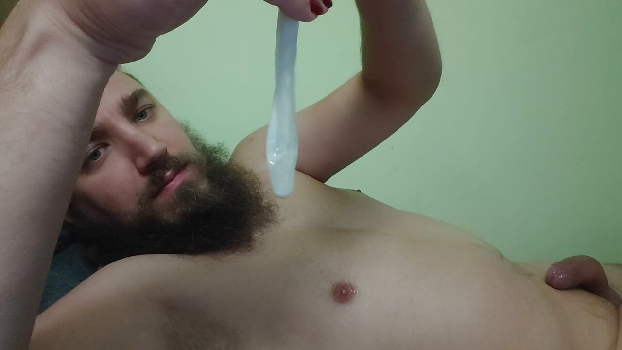Hraní si s kondomem plným sperma a masáž