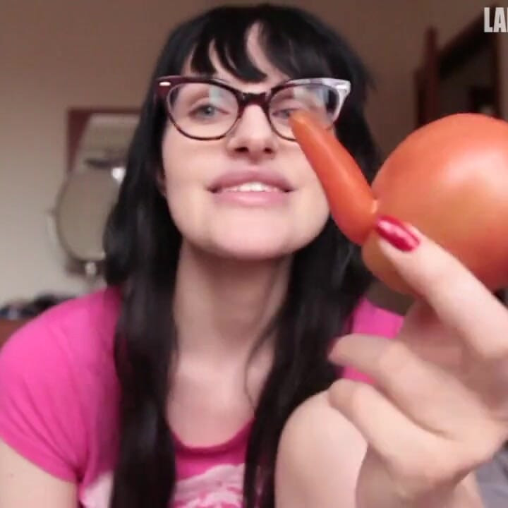 طماطم كرزية بازلاء للعب بها