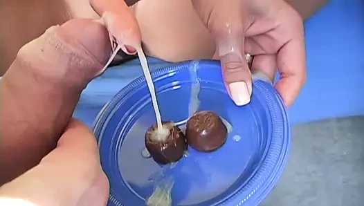 Sandra romain si cewek nakal yang berantakan lagi asik nyepong kontol dan telan sperma