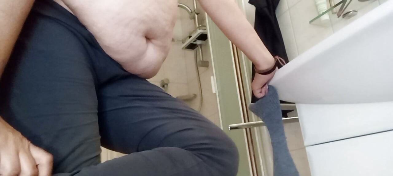 Haista mun perse German MILF kiusoittelee sua suihkussa