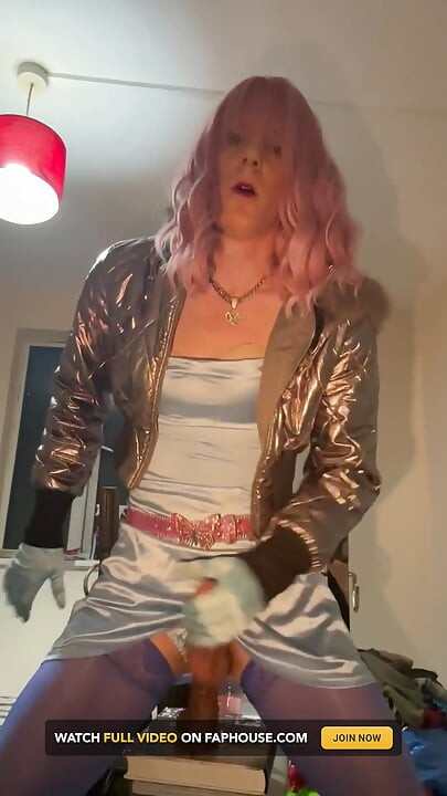 Jess Silk Rides Her Dildo