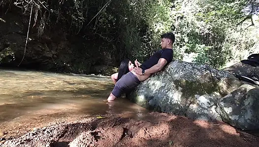 SON BÖLÜM Doğayı keşfetmeye çıktım Bir adam buldum ve ona popomla sikmesini istedim, o da bana lezzetli bir seks yaptı ve sütü tadı geldi