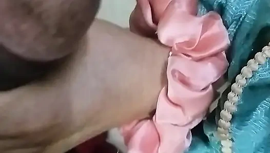 Land Ko Chusa Kar Malish Korte