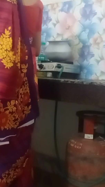 Uzbudljiv trenutak iz "Bhabhi ko kitchen pe chuda"