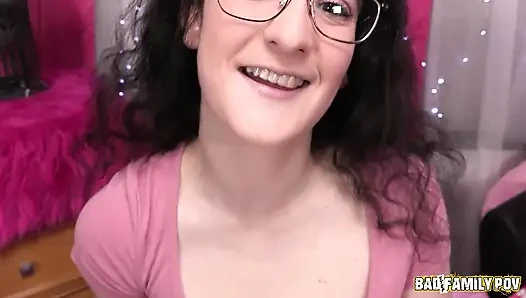 Badfamilypov - lyra lockhart üvey babasının eğitimi için büyük memeli vücudunu sikiyor