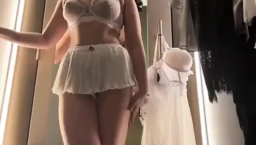 Jucielussie in the changing room