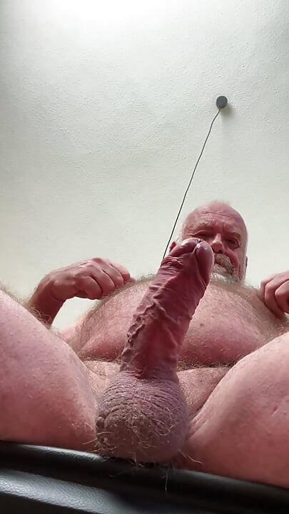 The Horny Fat Cock Needs to Be Worked on Again Until the Sperm Squirts