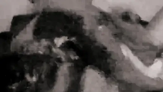 Onu içime boşaltıyorum, böylece boşaldığımda içimden damladığını hissedebiliyorum