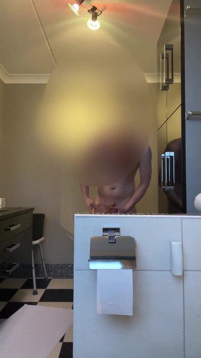 Emotivni trenutak iz "Real Hard Ballbusting On Extremely Blue Balls - SelfBBenthusiast"