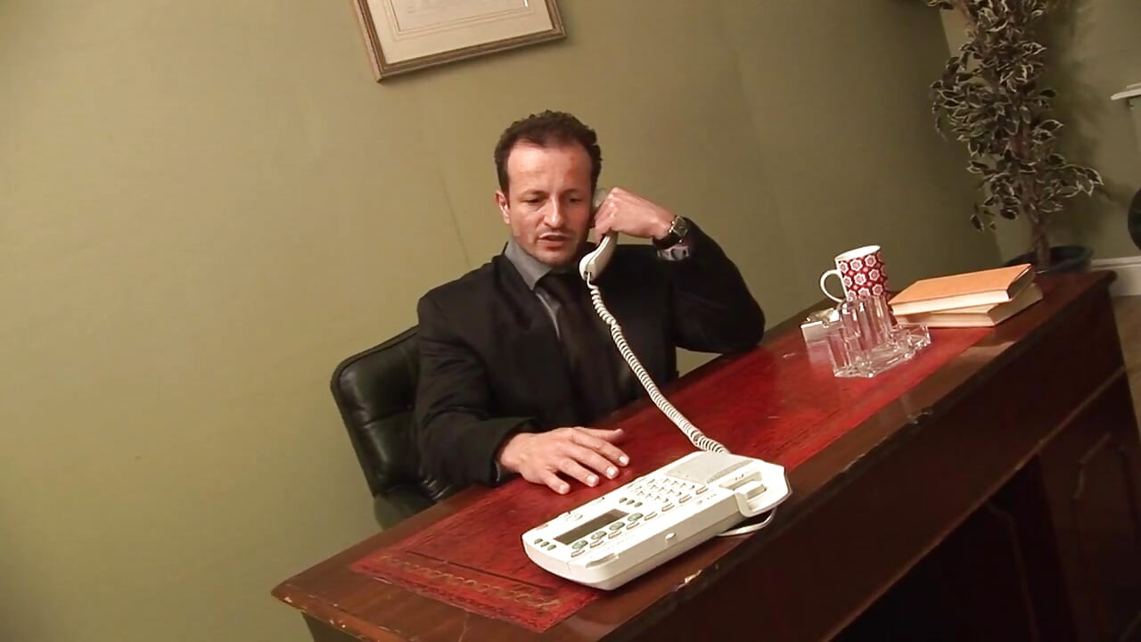 Puszczalska brytyjska murzynka spotyka przystojnego węgierskiego aktora porno