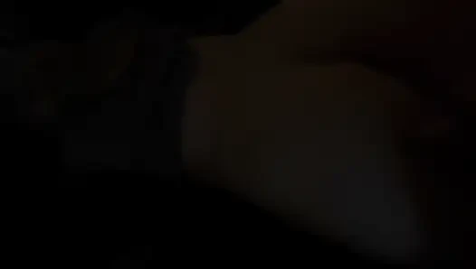 Üvey erkek kardeş boşalmak için üvey kız kardeşini kullanıyor