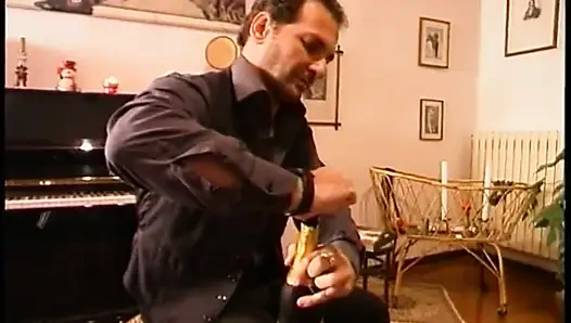 Lezbiyen kıllı amcık yalıyor üçlü grup seks büyük yarak ağzına döl emiyor