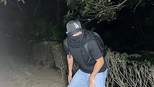 Büyük yarak evime giriyor ve sonunda beni sikiyor ve büyük götümü kırbaçlıyor - larolax ve max betancur